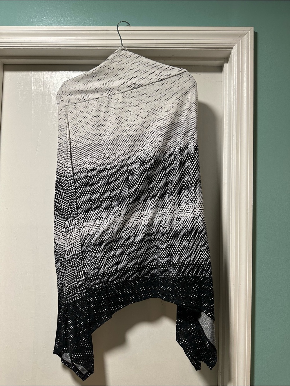 Cato Black and White Ombre Knit Throw
